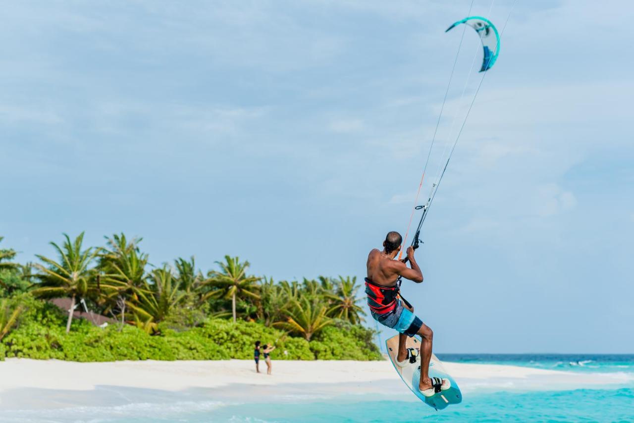 The Standard, Huruvalhi Maldives (Adults Only) Meedhoo  Exterior photo Kitesurfing in Maldives
