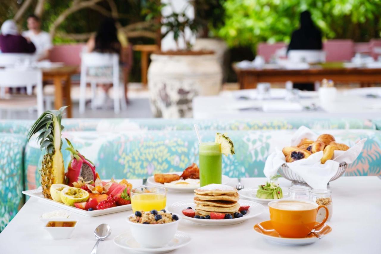 The Standard, Huruvalhi Maldives (Adults Only) Meedhoo  Exterior photo Breakfast at the Beach