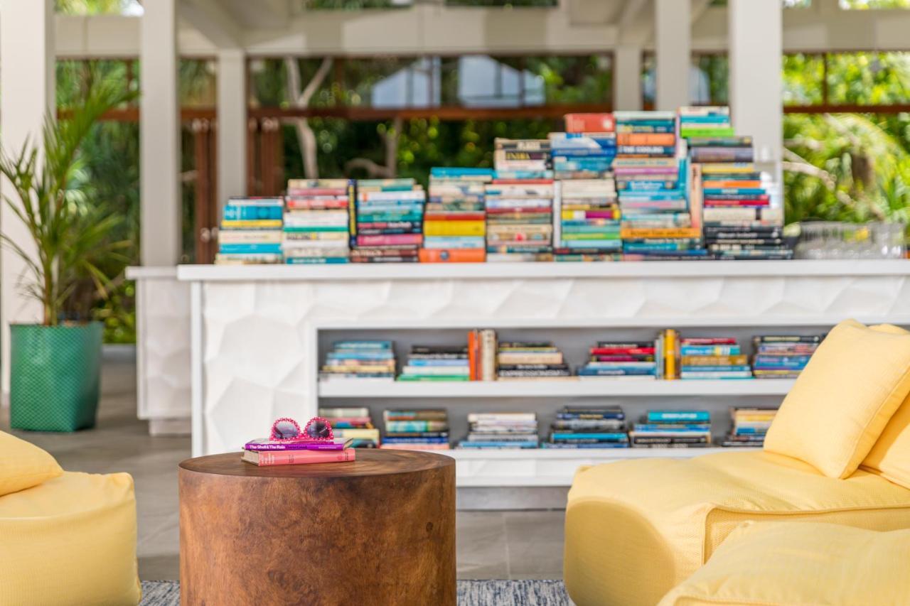 The Standard, Huruvalhi Maldives (Adults Only) Meedhoo  Exterior photo Library at the resort